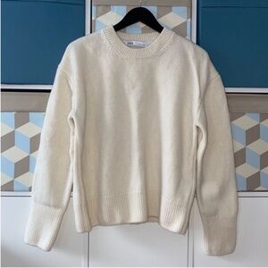 L. Zara 100% Wool Sweater
